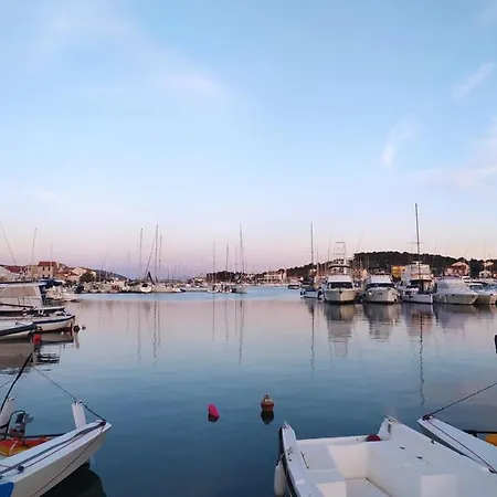 アパート Ines イェゼラ