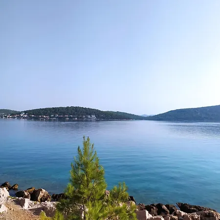 Ines アパート イェゼラ