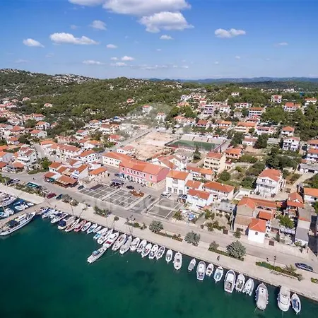 Ines 公寓 耶泽拉