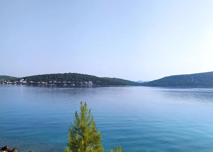 Ines Apartamento Jezera