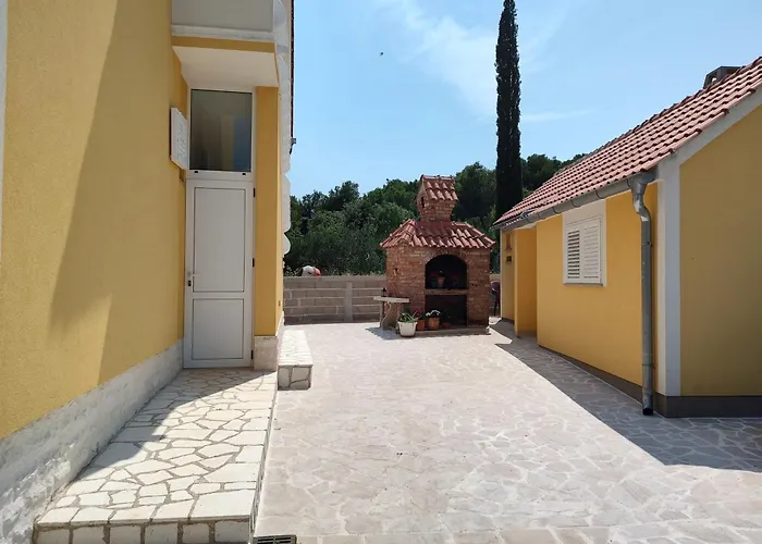 Ines Apartamento Jezera