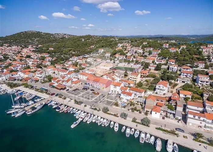 Ines Apartamento Jezera